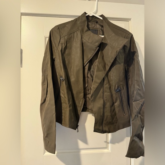 Cute Jacket - Picture 2 of 5